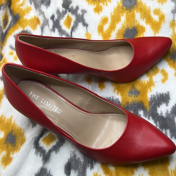 The limited high heel shoes red color size 9M - Picture 2 of 10